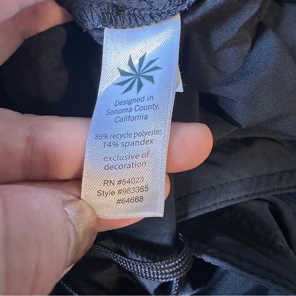 Athleta Everyday Skort Longer Length Skirt size 8 Tall Black - Picture 8 of 9